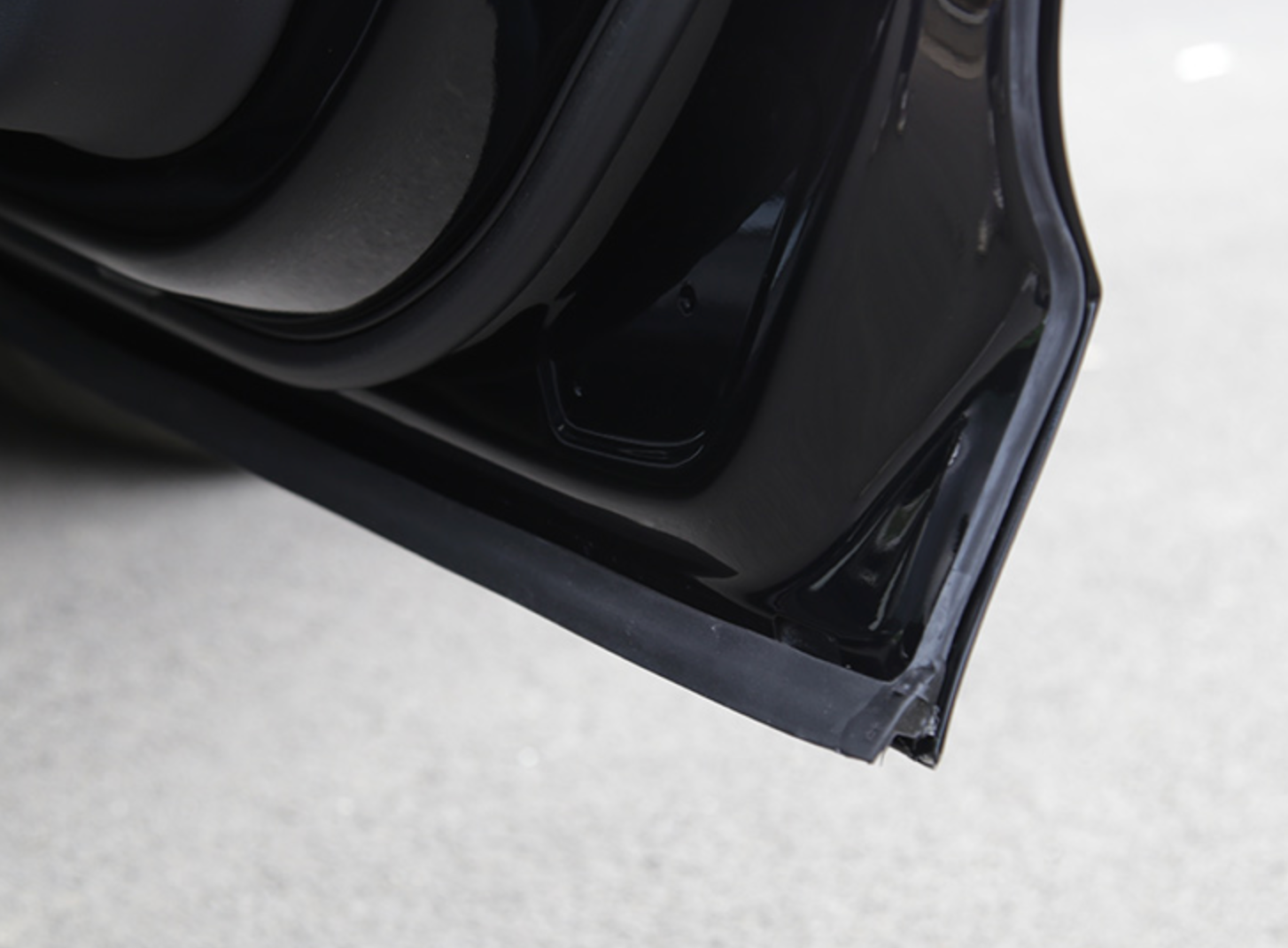 Tesla Model Y -ovitiivisteet – tuotekuva 2