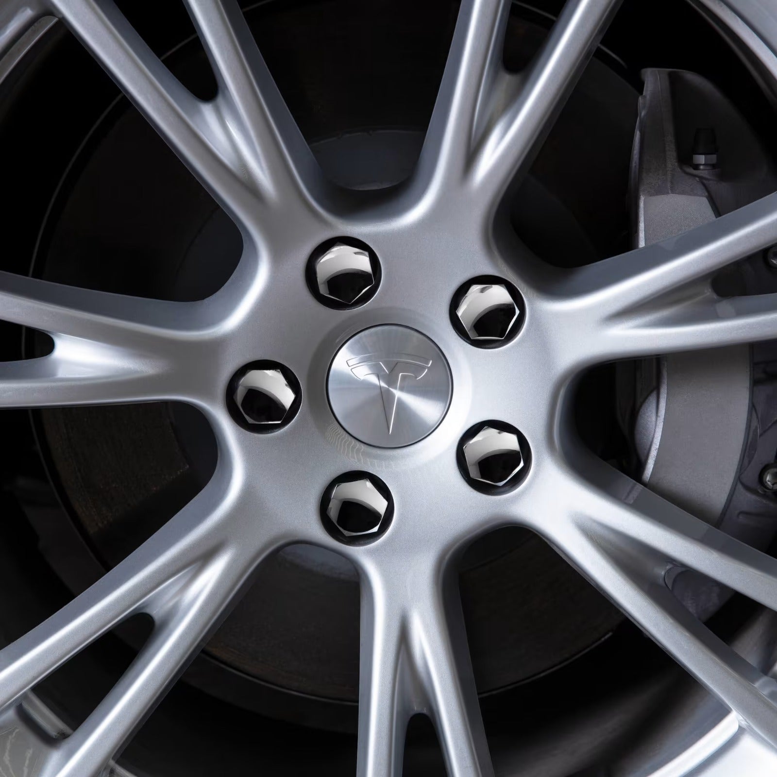 Tesla Gemini-vanteiden keskikupit ja 19 mm:n mutterinsuojat – tuotekuva 2
